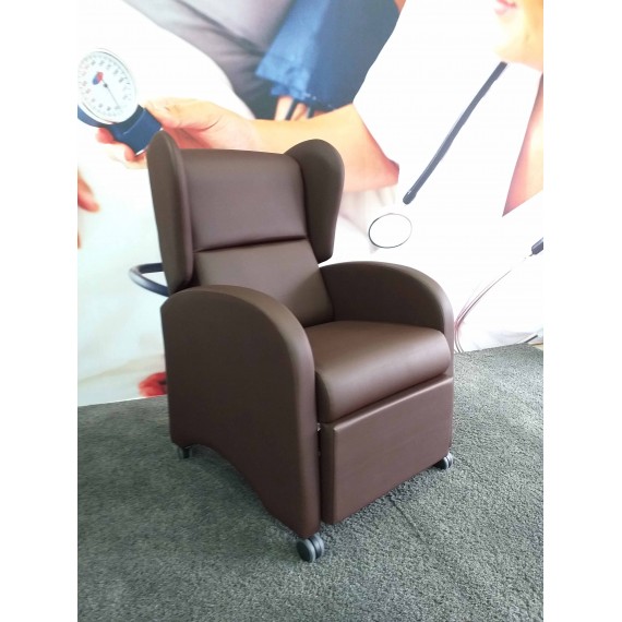 Sofá Reclinável Manual com Rodas - Castanho